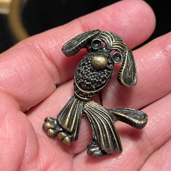 Cute metal dog pin brooch - Picture 3 of 3